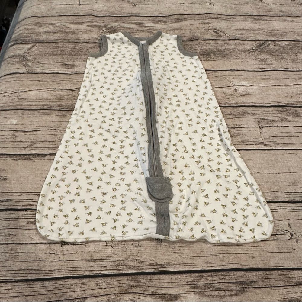 Burt's Bees Baby Organic Gray and White Sleep Sack With Bee Print Size Small